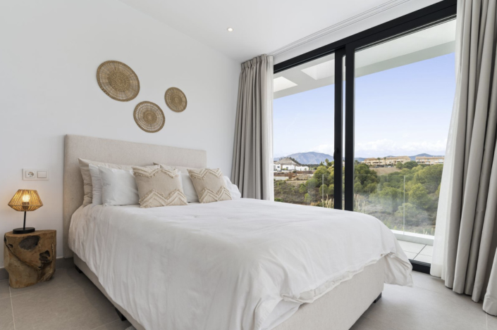 Image No.9-6 Bed Villa / Detached for sale