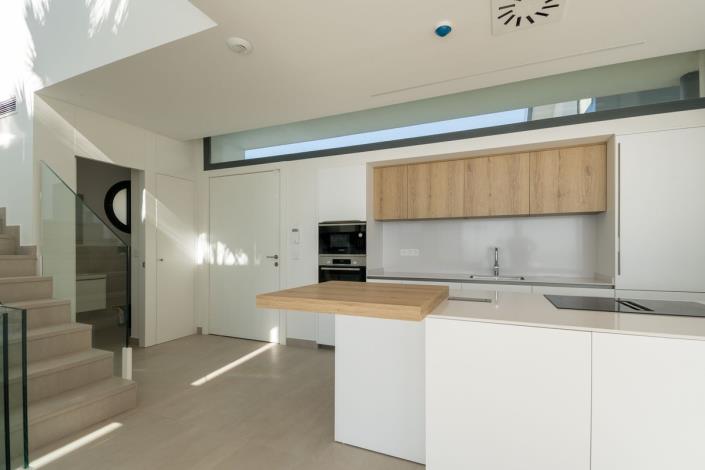 Image No.7-5 Bed Townhouse for sale