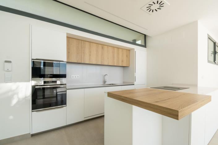 Image No.12-5 Bed Townhouse for sale