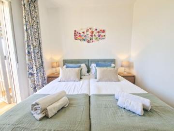 8-e64a9055bba3e77ac8aca3b893cdf826