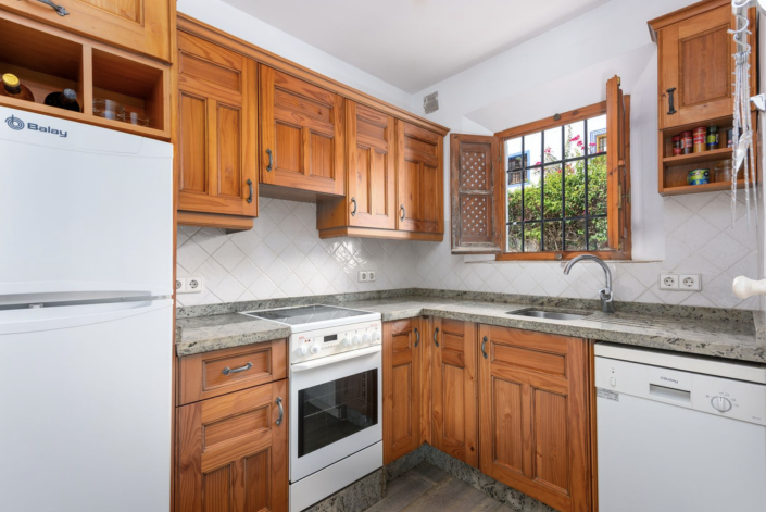 Image No.6-2 Bed Townhouse for sale