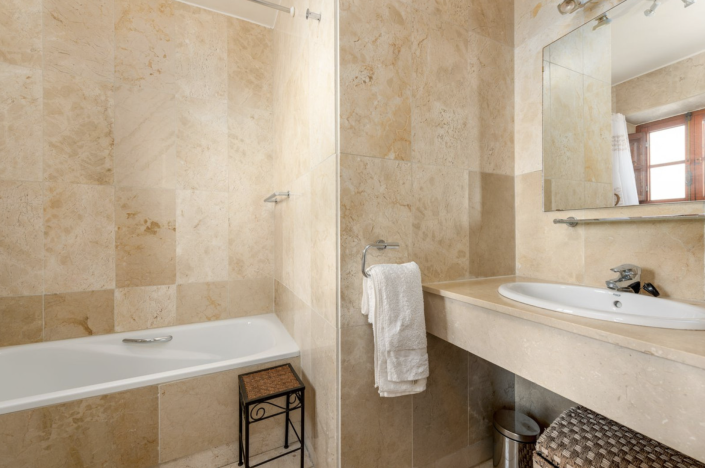 Image No.8-2 Bed Townhouse for sale