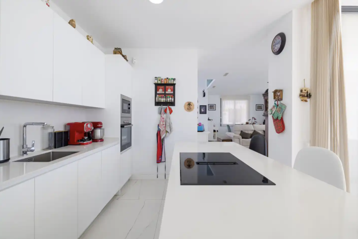 Image No.13-4 Bed Villa / Detached for sale