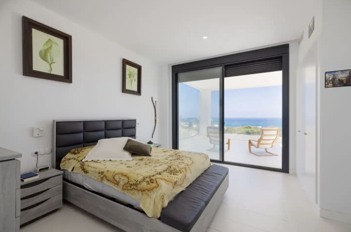 Image No.16-4 Bed Villa / Detached for sale