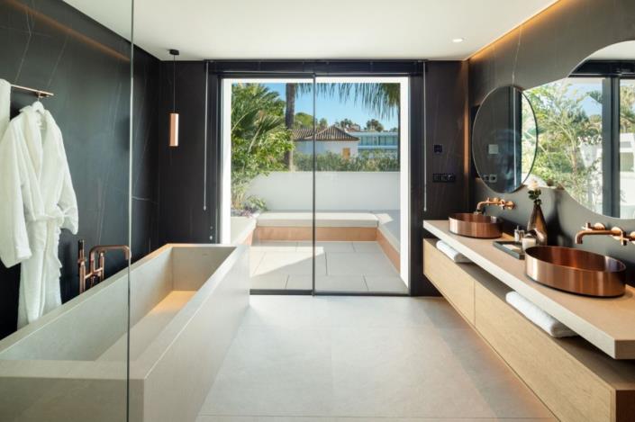 Image No.16-Villa de 5 chambres à vendre à Nueva Andalucia