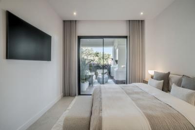 10-bb915d1cb19341576dcdc994b81ab9c5