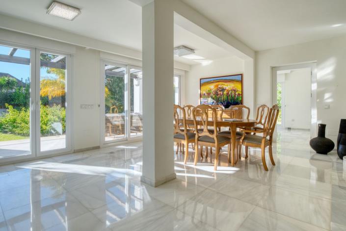 Image No.9-4 Bed Villa for sale