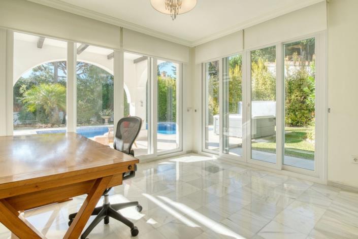 Image No.10-4 Bed Villa for sale