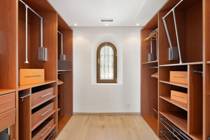 Image No.18-6 Bed Villa for sale