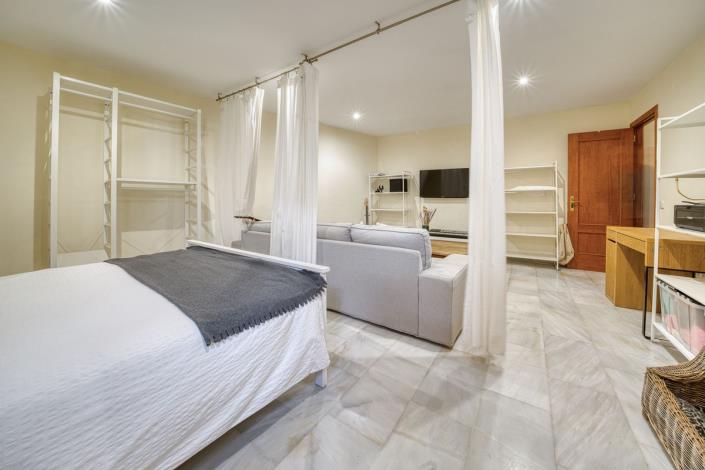 Image No.36-5 Bed Villa for sale