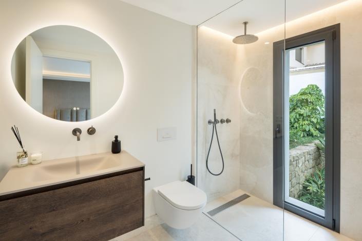 Image No.10-5 Bed Villa for sale