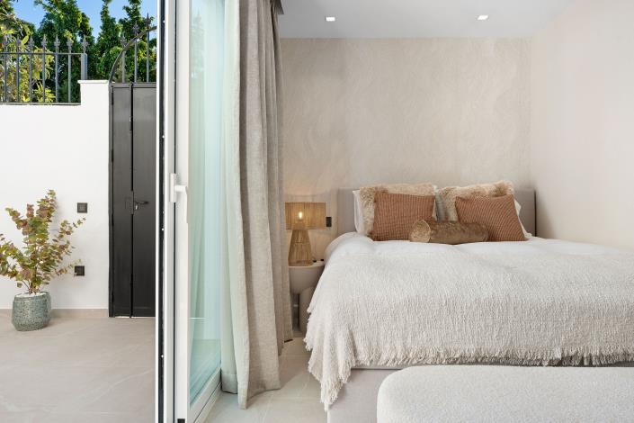 Image No.14-3 Bed Townhouse for sale