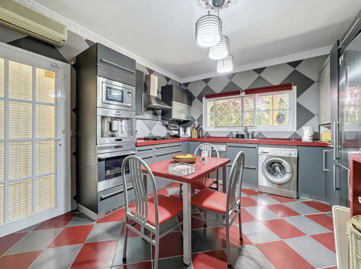 Image No.11-4 Bed Villa / Detached for sale