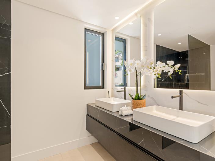 Image No.15-5 Bed Villa for sale