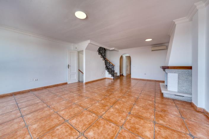 Image No.11-5 Bed Townhouse for sale