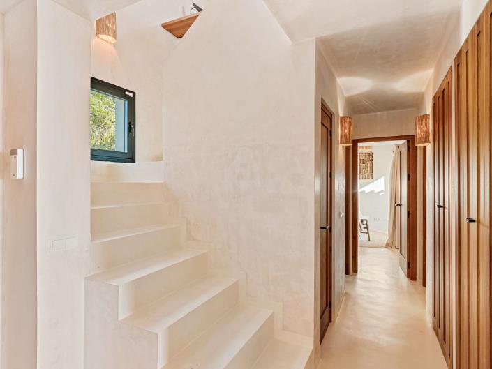 Image No.12-6 Bed Villa for sale