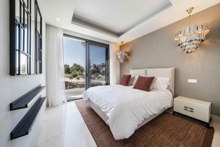 Image No.14-4 Bed Villa / Detached for sale