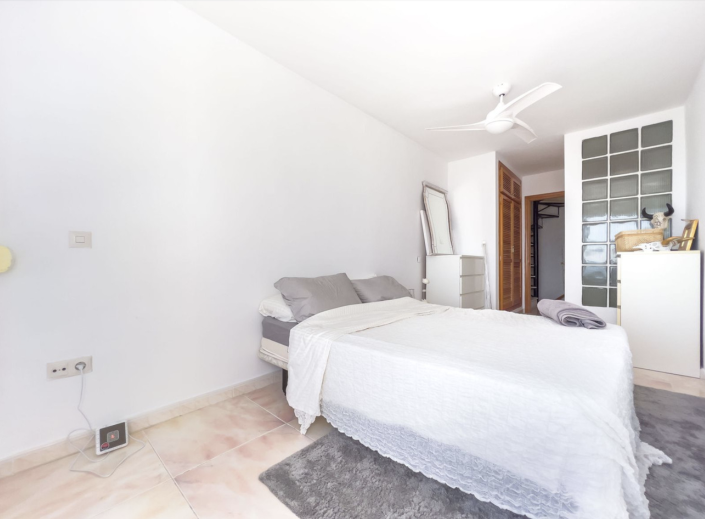 Image No.12-2 Bed Townhouse for sale