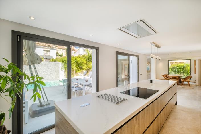 Image No.30-5 Bed Villa for sale