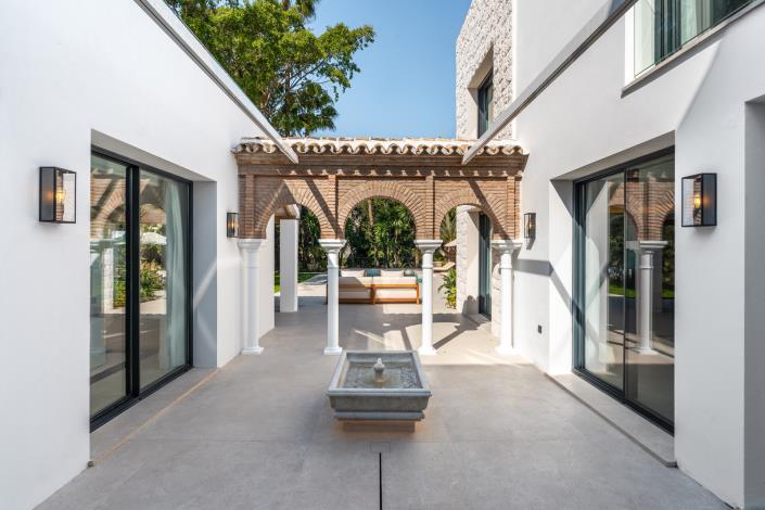 Image No.5-Villa de 5 chambres à vendre à Nueva Andalucia