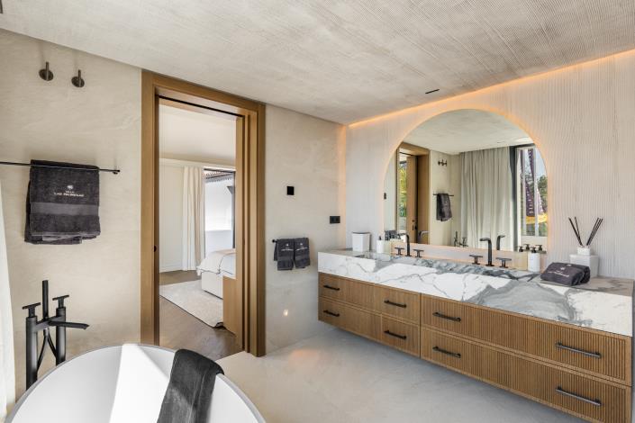 Image No.9-Villa de 5 chambres à vendre à Nueva Andalucia