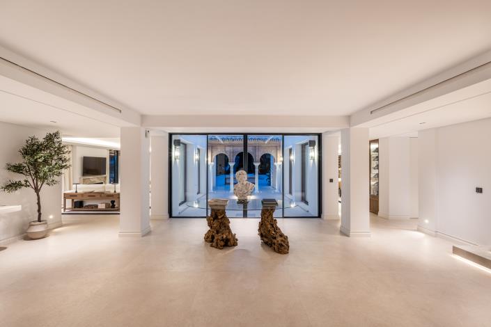 Image No.12-Villa de 5 chambres à vendre à Nueva Andalucia