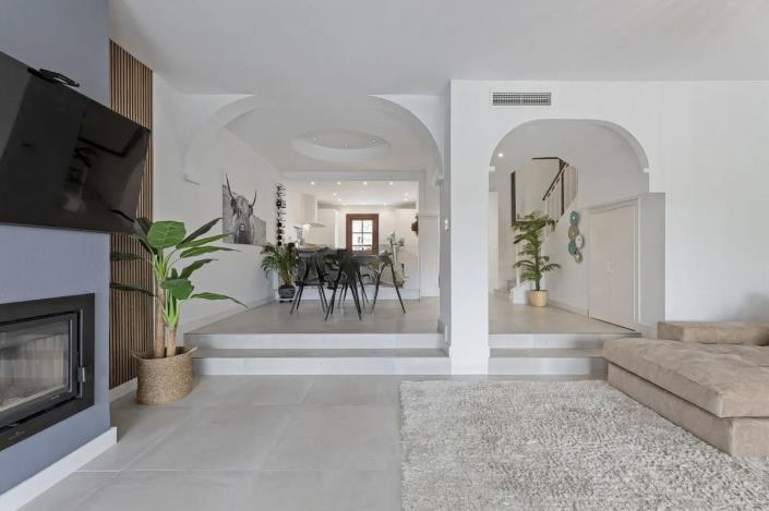 Image No.26-3 Bed Townhouse for sale