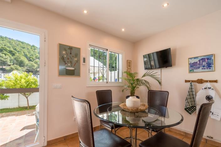 Image No.41-3 Bed Semi-Detached for sale