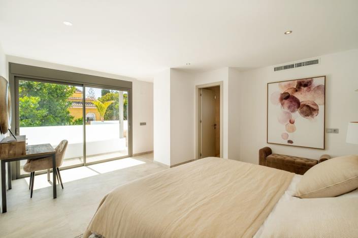 Image No.5-5 Bed Villa for sale