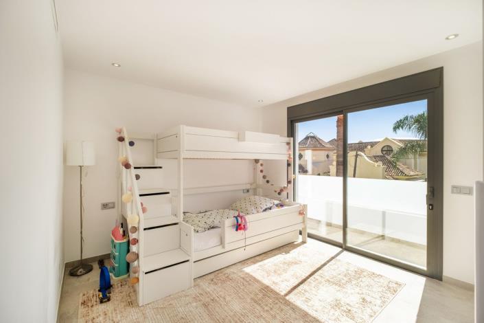 Image No.12-5 Bed Villa for sale