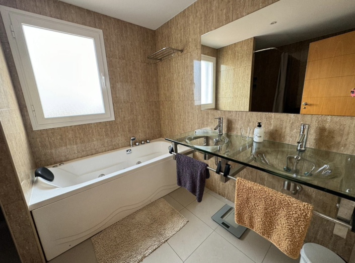 Image No.10-3 Bed Townhouse for sale