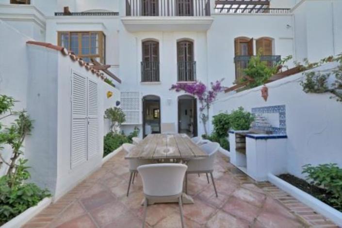 Image No.18-4 Bed Townhouse for sale