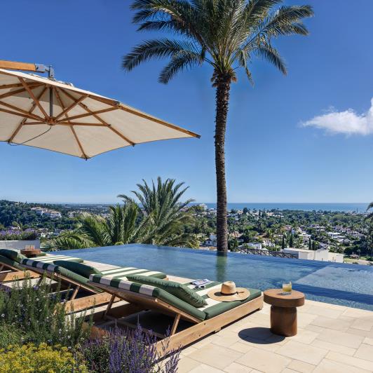 Image No.2-Villa de 5 chambres à vendre à Nueva Andalucia