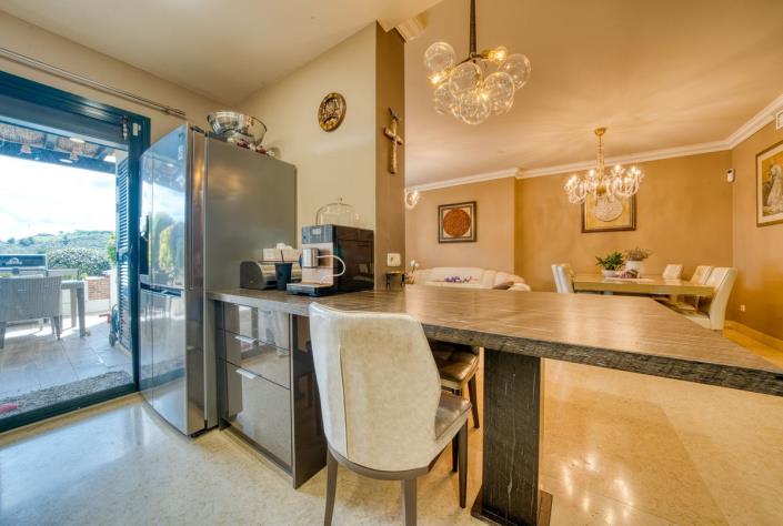 Image No.19-5 Bed Apartment for sale