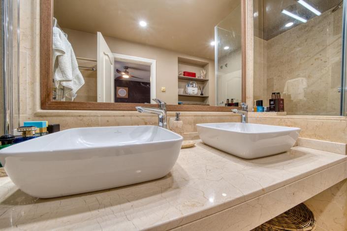 Image No.24-5 Bed Apartment for sale