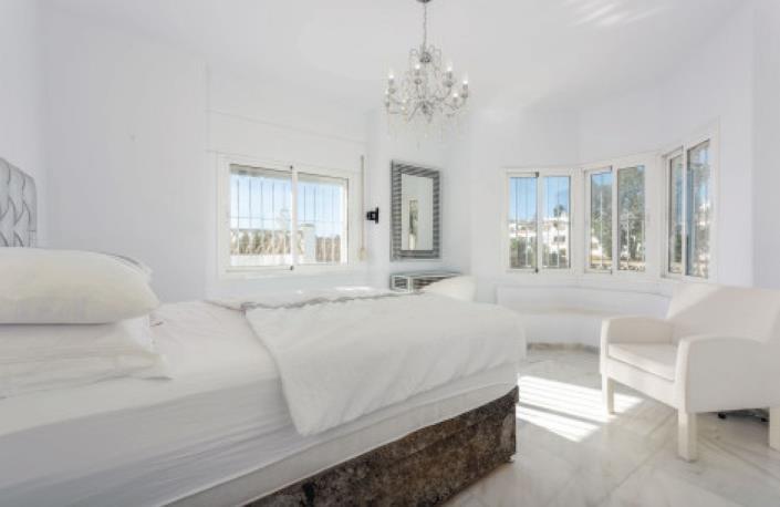 Image No.5-5 Bed Villa for sale