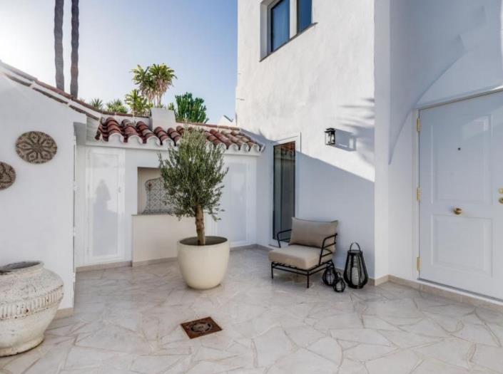 Image No.18-4 Bed Townhouse for sale