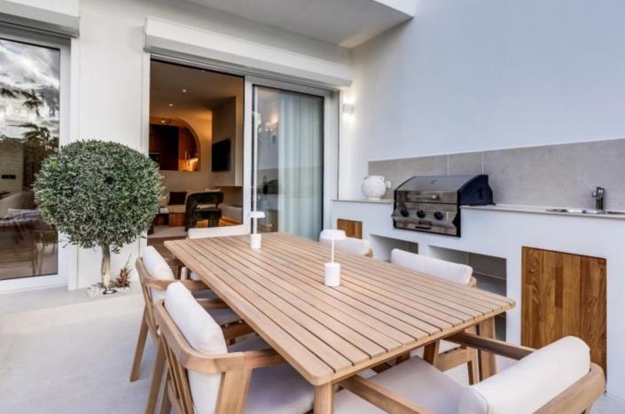 Image No.19-4 Bed Townhouse for sale