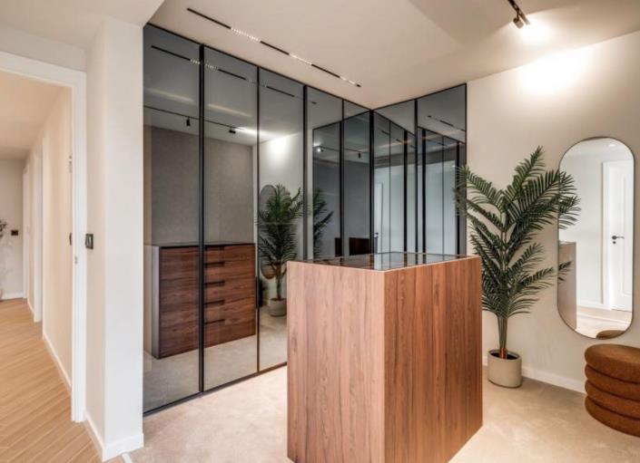 Image No.22-4 Bed Townhouse for sale