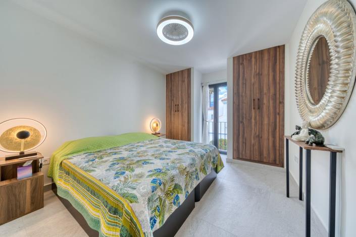 Image No.12-4 Bed Townhouse for sale