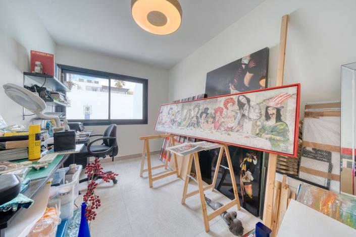 Image No.15-4 Bed Townhouse for sale