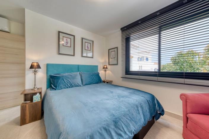 Image No.17-4 Bed Townhouse for sale