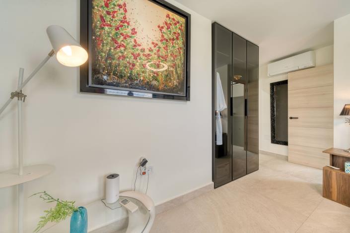 Image No.18-4 Bed Townhouse for sale