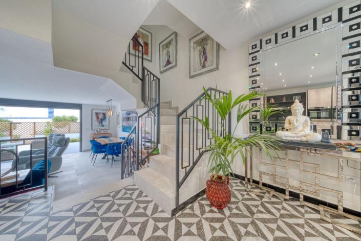 Image No.25-4 Bed Townhouse for sale