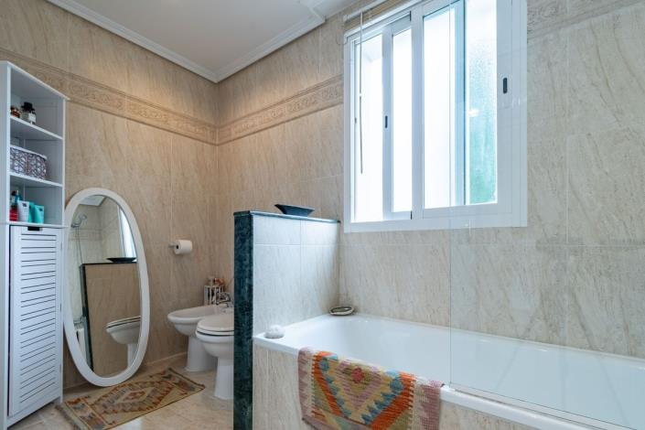 Image No.25-3 Bed Apartment for sale