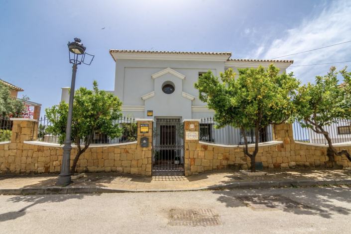 Image No.10-4 Bed Villa / Detached for sale