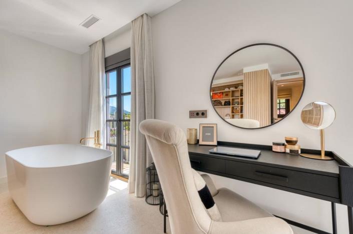 Image No.32-Maison de ville de 4 chambres à vendre à Naguelles