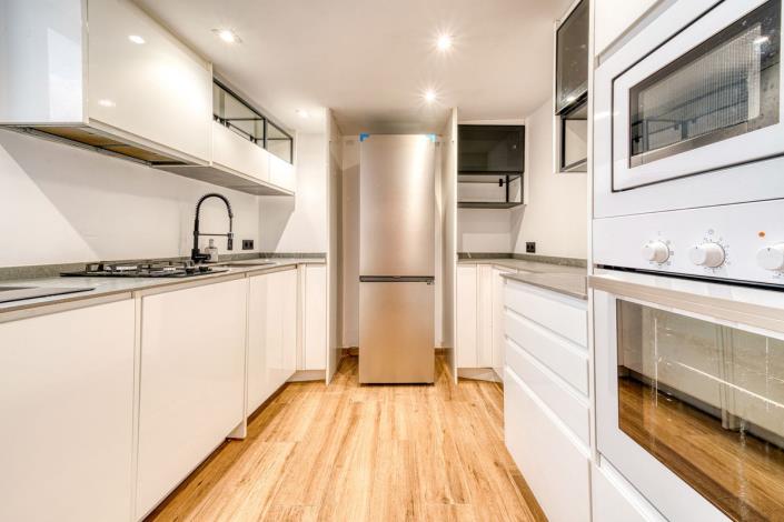 Image No.8-2 Bed Townhouse for sale