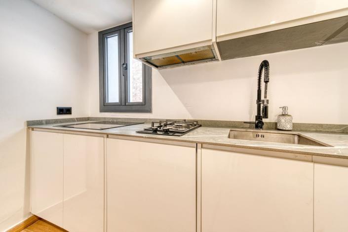 Image No.9-2 Bed Townhouse for sale