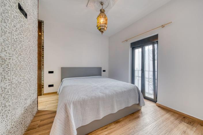 Image No.13-2 Bed Townhouse for sale